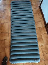 Materassino gonfiabile con pompa