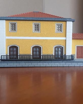 Stazione F.S. con magazzino 1:87 fermodellismo 
