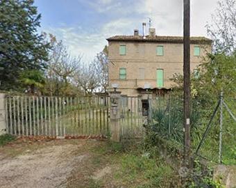 casa colonica da ristrutturare