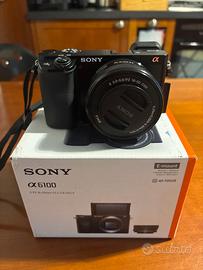 Sony Alpha 6100 con  zoom  16-50    F3.5/5.6 nuova