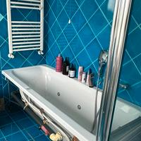 Vasca idromassaggio e box abbinato