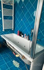 Vasca idromassaggio e box abbinato