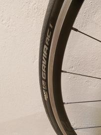 Coppia di ruote GIANT PR-2 con tubeless GAVIA AC 1