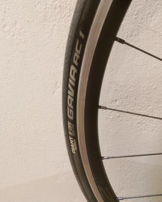 Coppia di ruote GIANT PR-2 con tubeless GAVIA AC 1