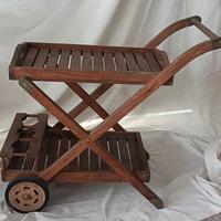 Carrello legno per giardino.