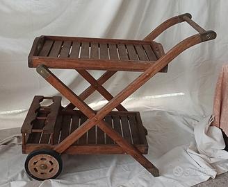 Carrello legno per giardino.