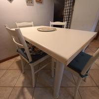 Tavolo da cucina allungabile e sedie