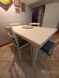 Tavolo da cucina allungabile e sedie