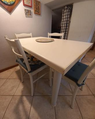 Tavolo da cucina allungabile e sedie