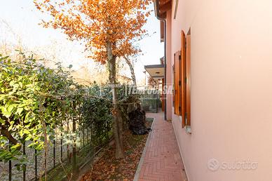 Splendido trilocale con giardino, cantina e posti