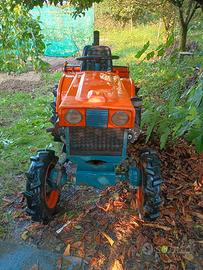 Trattore Kubota B6000 con fresa