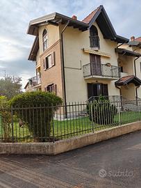Immobile arredato in contesto signorile con box