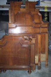 Letti antichi antichi in le singolo o matrimonile