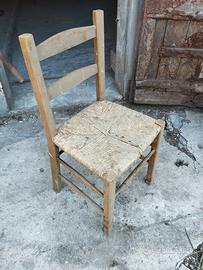 Sedie in legno e paglia