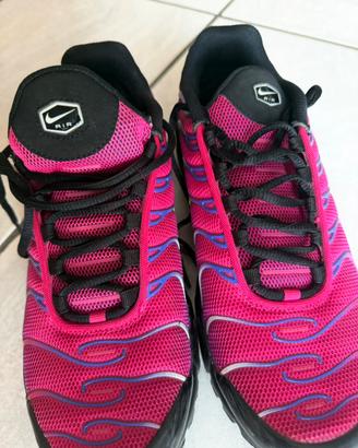 NIKE Air Max Plus TN Fireberry