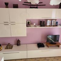 Sala bianca moderna + tavolo