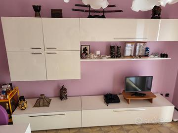 Sala bianca moderna + tavolo