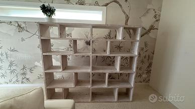 Mobili artiginali in legno massiccio vecchio