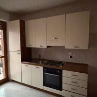 Cucina completa con elettrodomestici