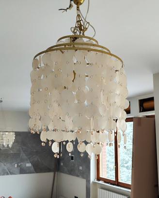 lampadario con pendenti in madreperla 