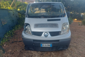 Renault trafic 9 posti incidentato