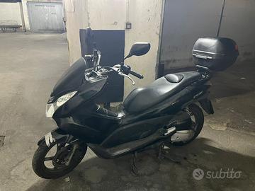 Honda Pcx 125 con bauletto