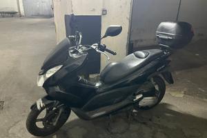 Honda Pcx 125 con bauletto