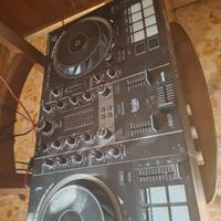 Consolle per dj della Hercules impulse 500