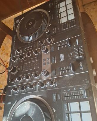 Consolle per dj della Hercules impulse 500