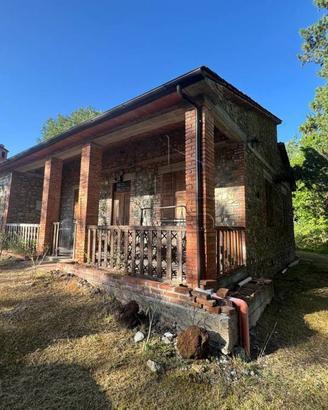 Rustico / Casale di 120 m² con 5 locali e box auto