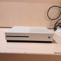 Xbox One S 1TB + base con ventola + 3 giochi