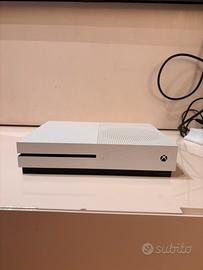 Xbox One S 1TB + base con ventola + 3 giochi