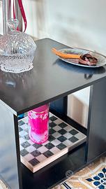 Tavolino a cubo con ripiano