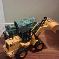 Giocattoli caterpillar e mezzo militare