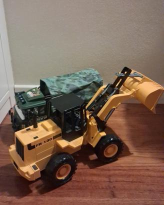 Giocattoli caterpillar e mezzo militare
