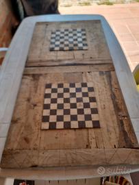 Tavolo da scacchi artigianale in legno
