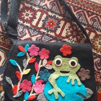 Borsa feltro rana