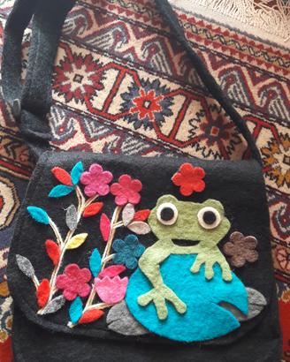 Borsa feltro rana