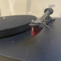 Giradischi Pro-ject debut II con Ortofon 2M RED