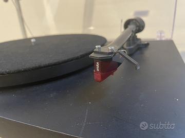 Giradischi Pro-ject debut II con Ortofon 2M RED