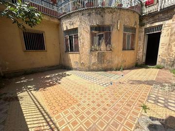 Immobile di 1300 m² con più di 5 locali a Napoli