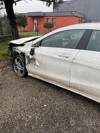 MERCEDES CLA 180 shooting break