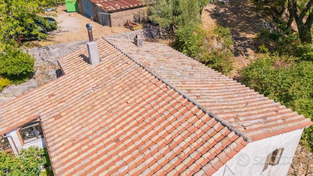 Rustico / Casale di 222 m² con 5 locali a Casperia - Altro