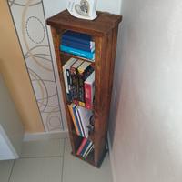 Libreria a colonna per camera ragazzi in legno