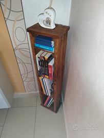 Libreria a colonna per camera ragazzi in legno