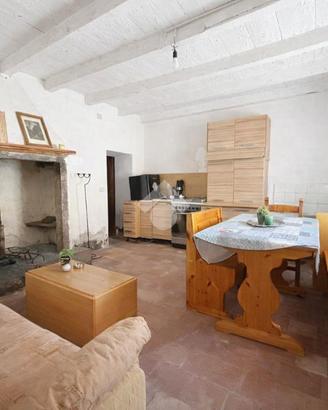 CASA SEMINDIPENDENTE A RONCOLA