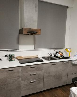 cucina artigianale con piano in corian