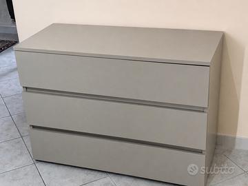 Cassettiera e due comodini