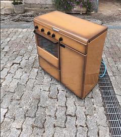 Cucina a gas con vano portabombola