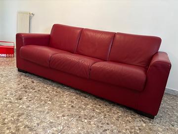 divano letto 3 posti in vera pelle rossa Natuzzi